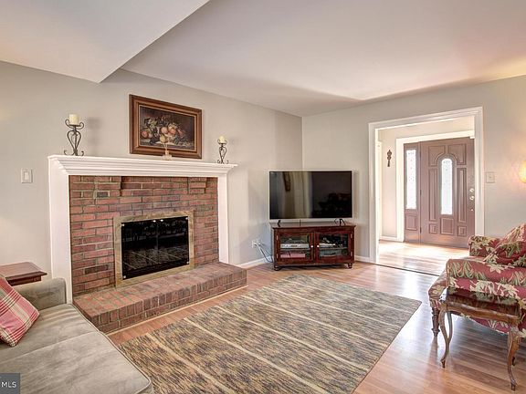 4th image of 6206 Redwood Ln