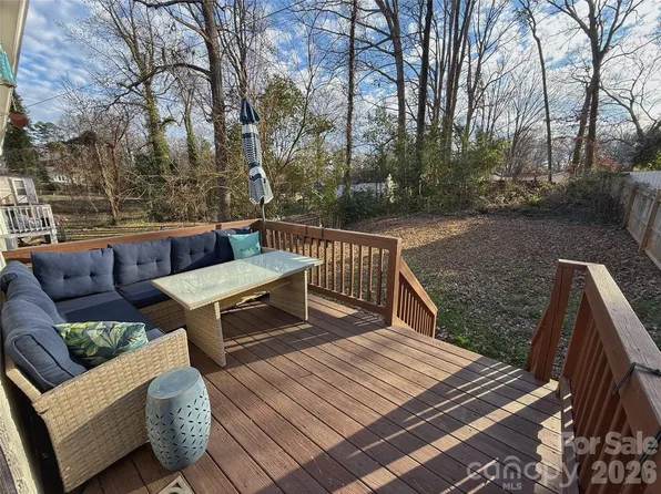 1828 Finchley Dr, Charlotte, NC 28215