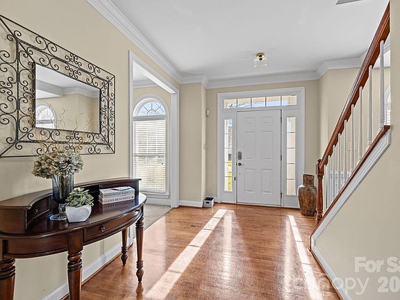 3rd image of 15494 Donnington Dr