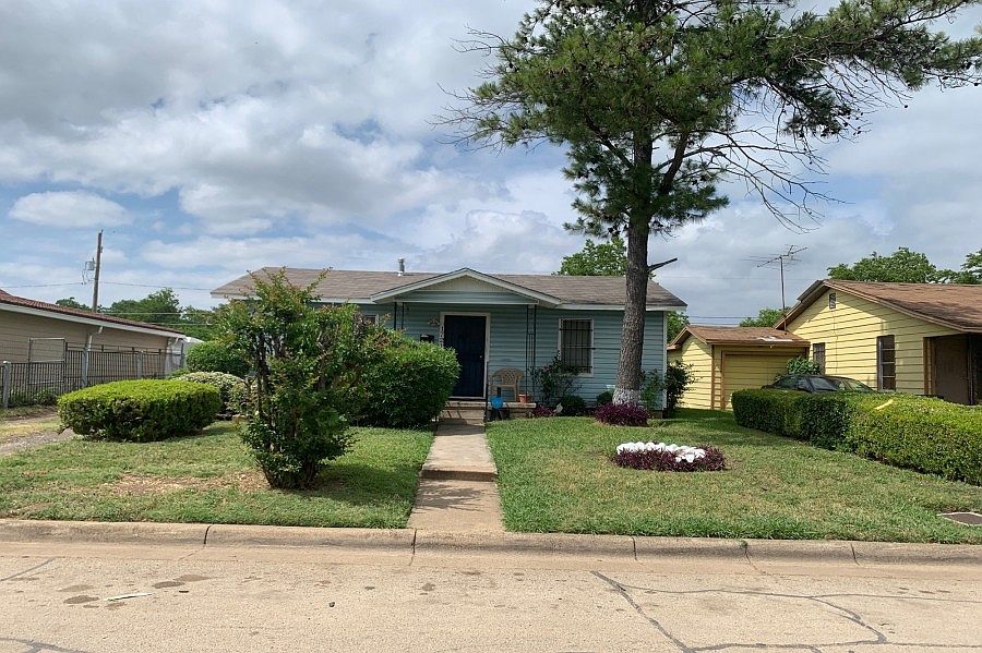 1st image of 1721 E Davis Ave