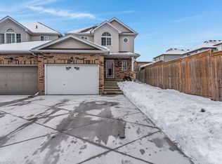 102 Marston Cres, Cambridge, ON N3C4G4