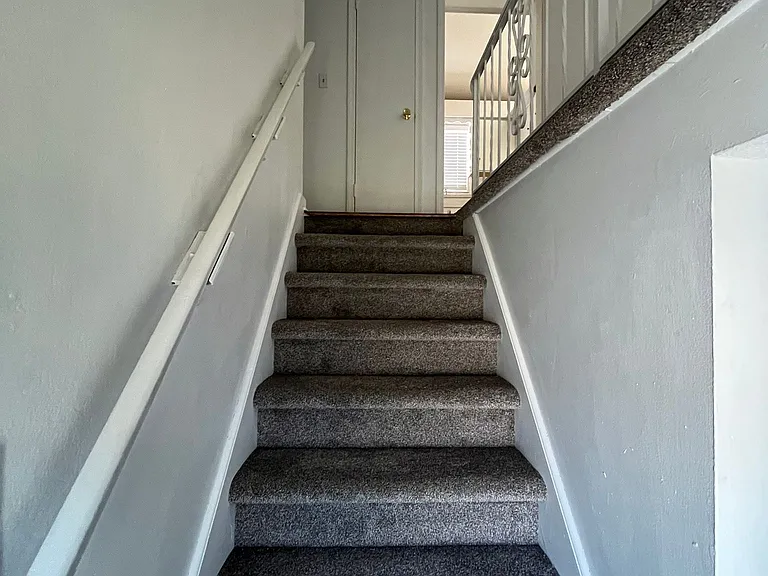 Access to upper floor from downstairs