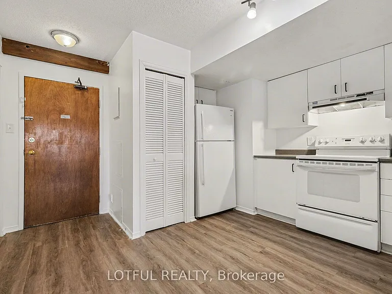 237 Loretta Ave S #9 — Photo 4