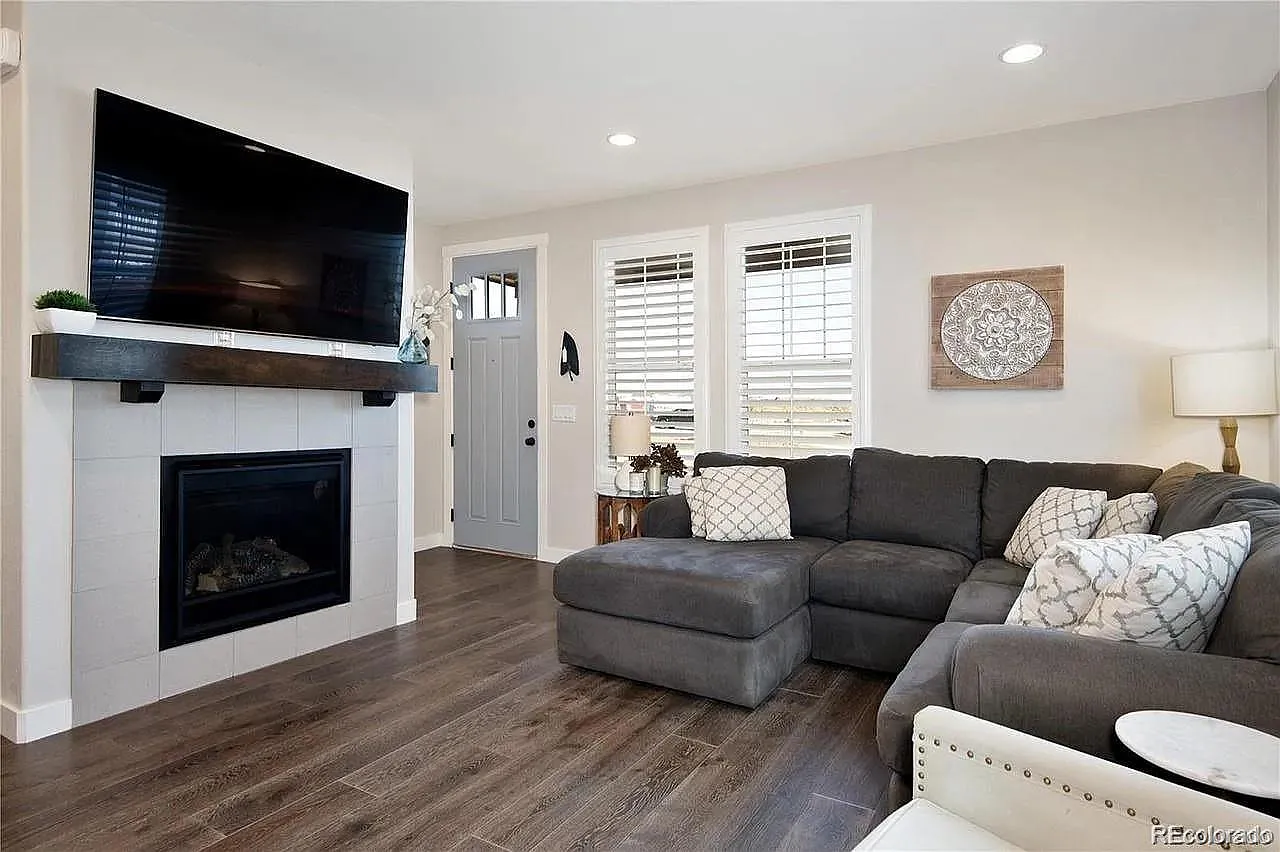 4 bed, 3.5 bath, 2859 sqft, $3,200 — Photo 2