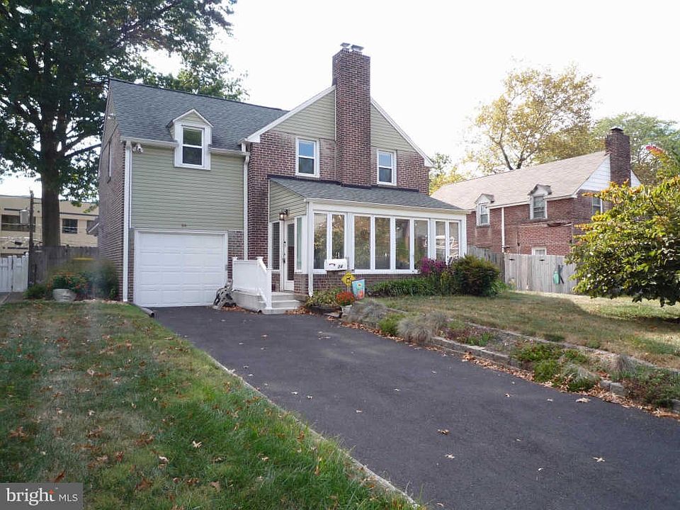 1st image of 24 W Salisbury Dr