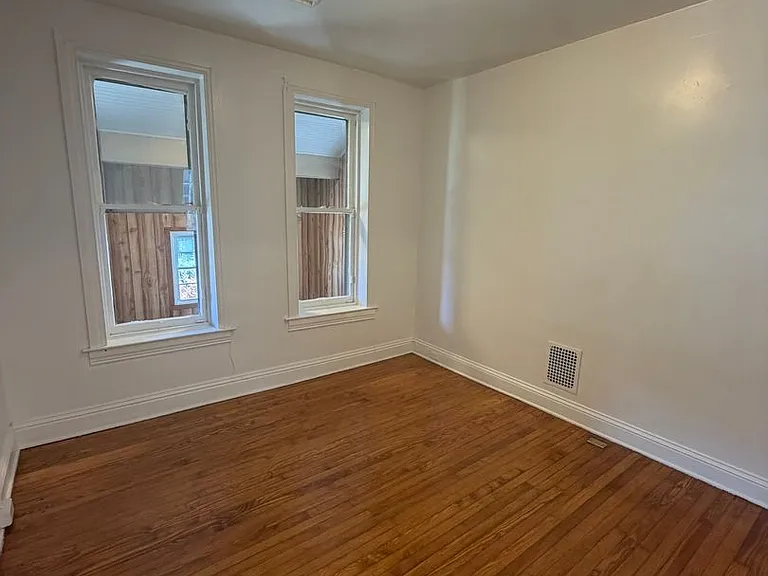 835 Linden Ave — Photo 6