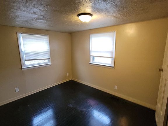 5th image of 702 S Belleview Pl