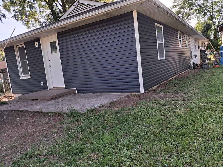 BRAND NEW REMODLED FULL FENCED IN YARD