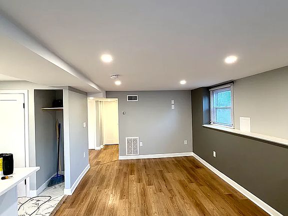 5th image of 2 Blueview Rd #2