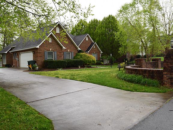 3rd image of 133 Wedgewood Cir