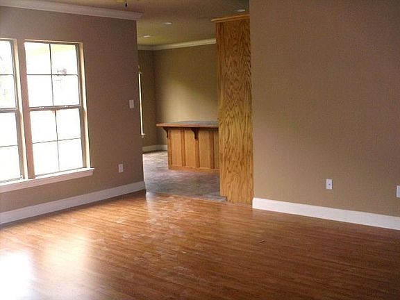 5th image of 39071 Elliott Ave