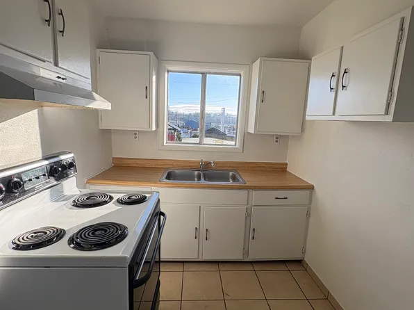 578 N 2nd St, Coos Bay, OR 97420