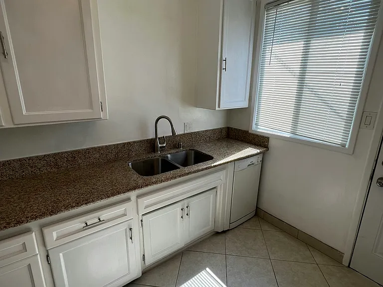 7400 Midfield Ave — Photo 2
