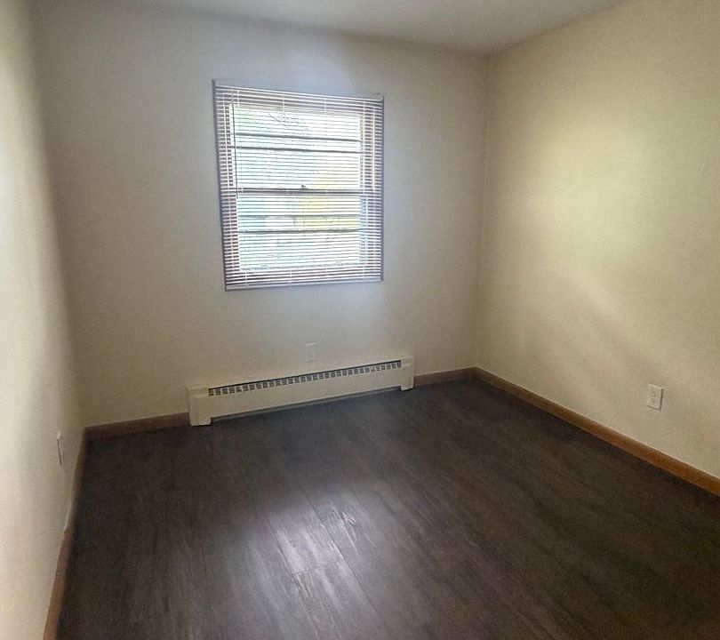2nd image of 4347 University Ave NE