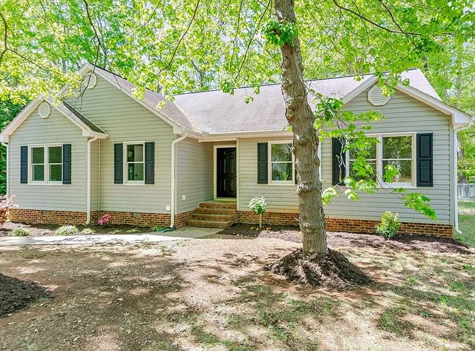 3 bed, 1376 sqft, $2,500 — Photo 2