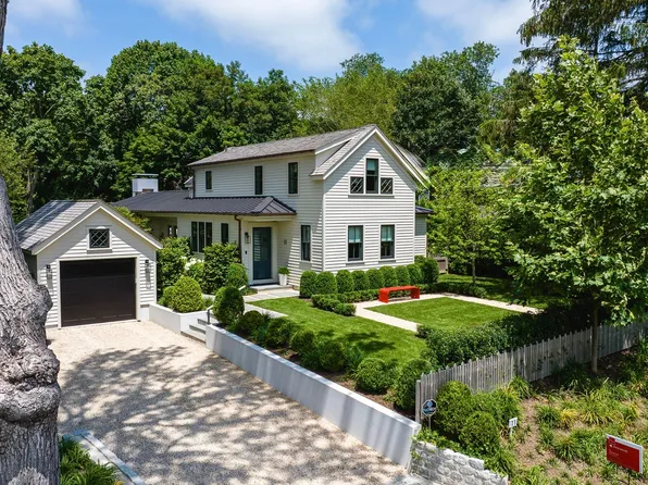 11 Grand St, Sag Harbor, NY 11963