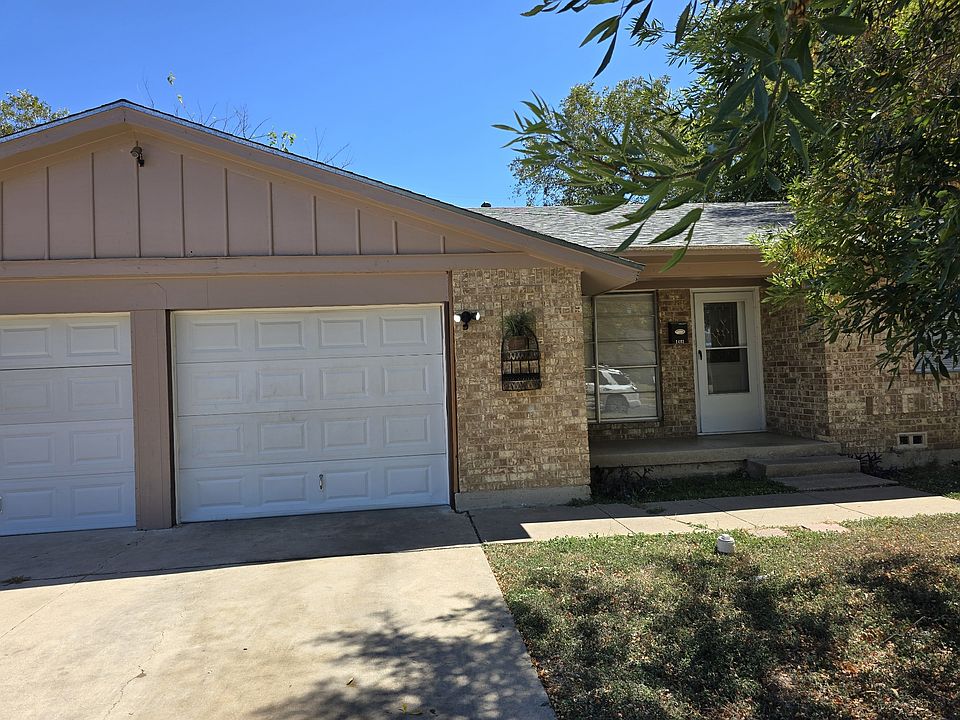 1st image of 1402 Pine Dr