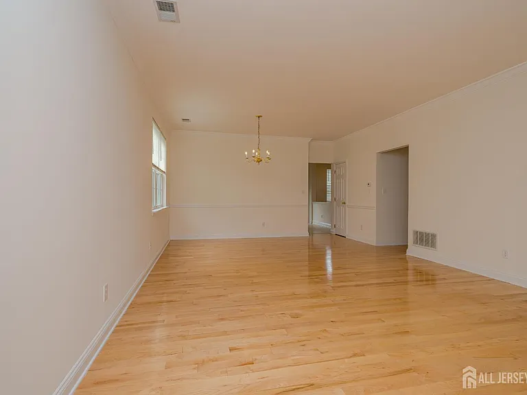 71 Manley Rd — Photo 4