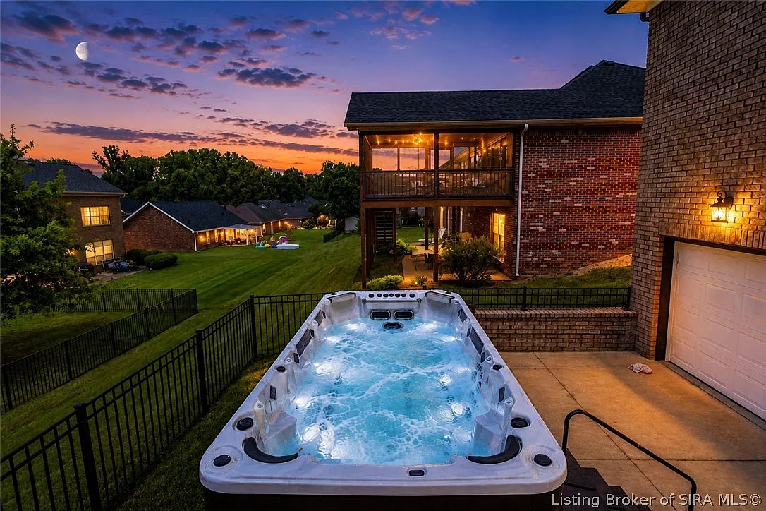 5 bed, 3.5 bath, 3636 sqft, $2,900 — Photo 3