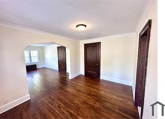3rd image of 2130 Douglas St APT 4