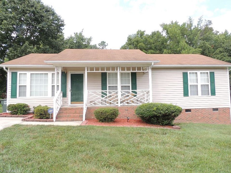 1st image of 106 Brook Pine Dr