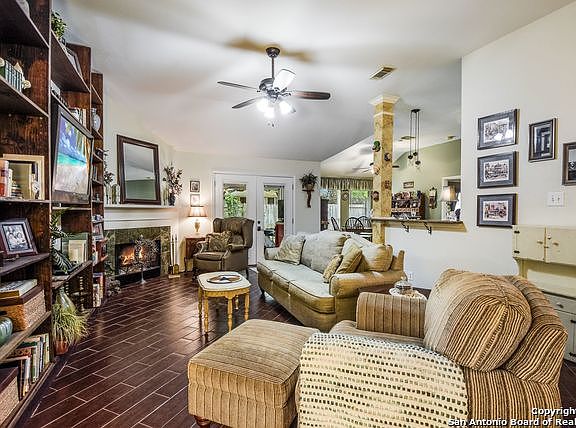 2nd image of 1323 Durbin Way