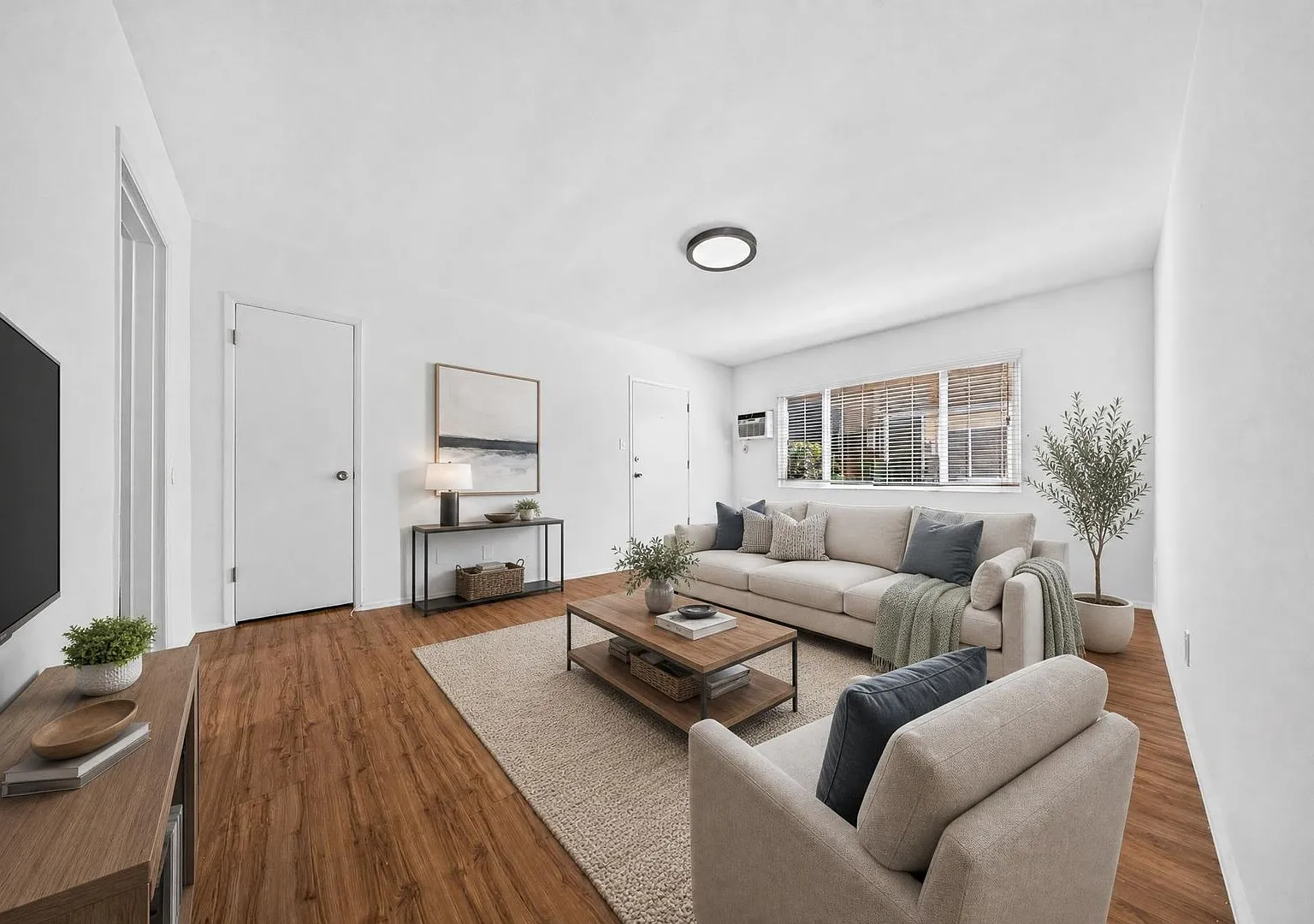 6538 Fountain Ave — Photo 1