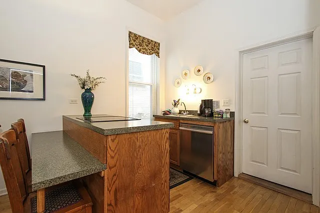 1252 N Greenview Ave #1M — Photo 4