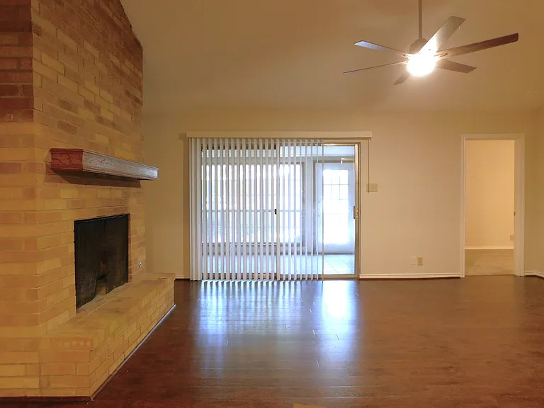 2204 Canterbury Ct #2204 — Photo 12