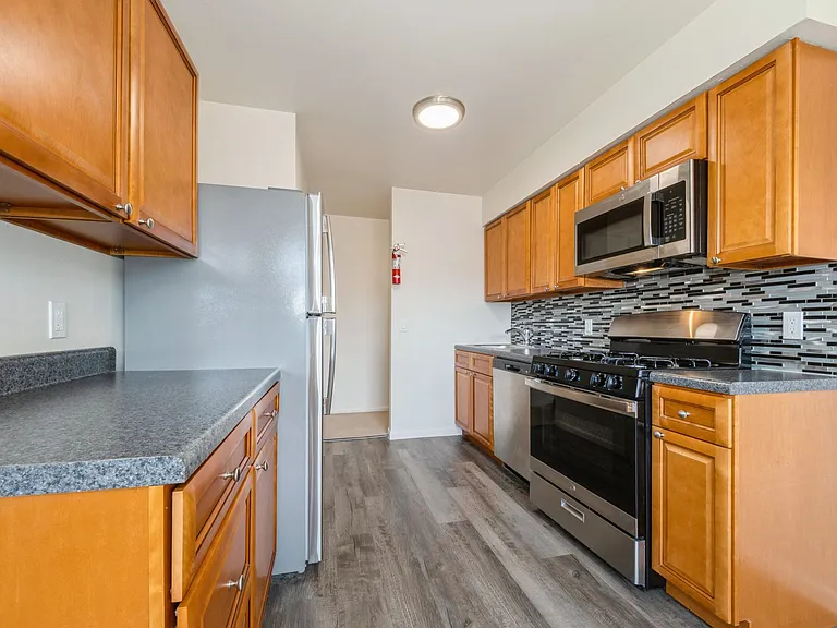 Stevens Manor Apartments — Photo 15