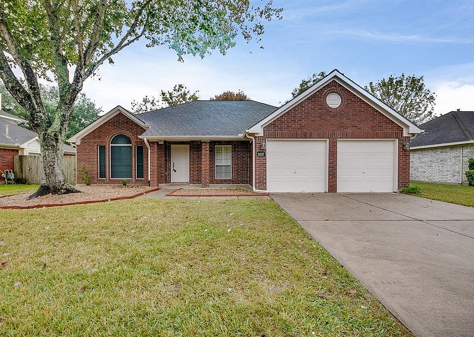 1st image of 3807 Pin Oak Dr N