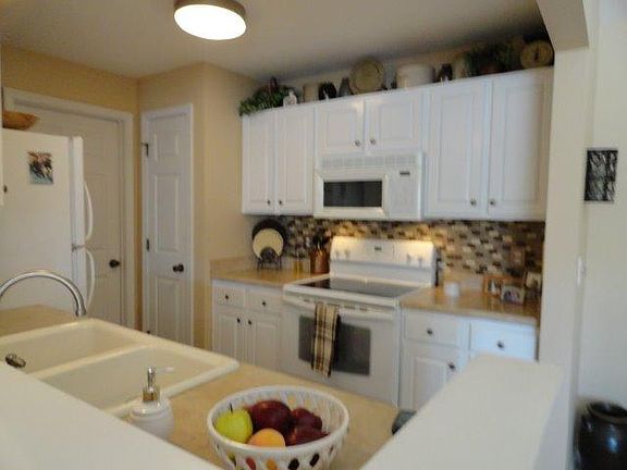 3rd image of 9936 Shorewood Ln Unit E