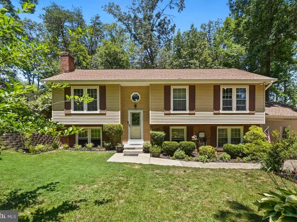 16208 Cypress Ct, Dumfries, VA 22025