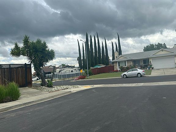 4th image of 34 Sutter Ct