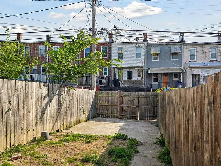 2817 Pelham Ave — Photo 24