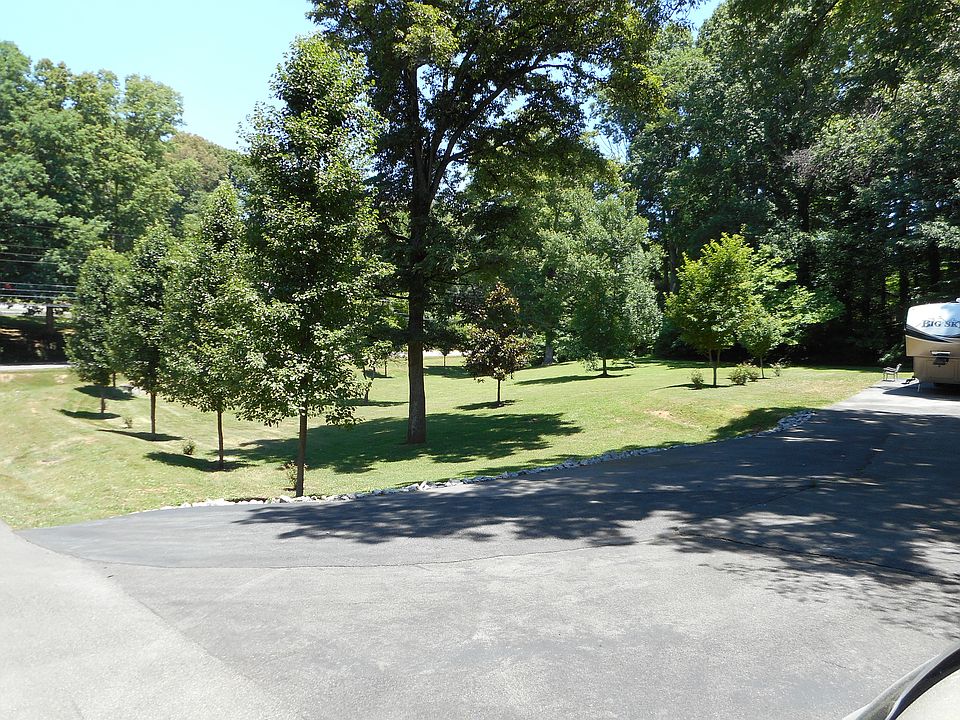 2nd image of 705 Jameswood Dr