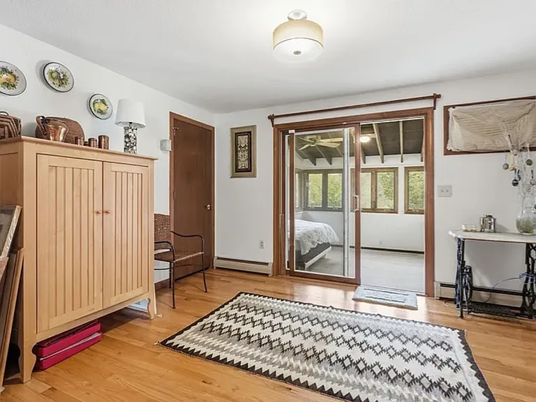 73 N Maple St — Photo 7