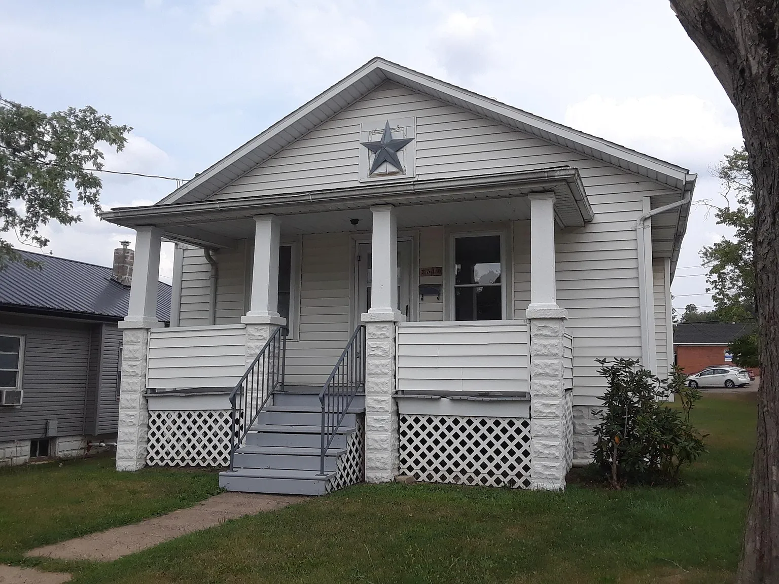 2 bed, 823 sqft, $1,195 — Photo 1