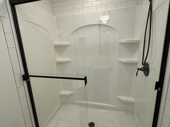 5th image of 705 W Woodlawn Ave