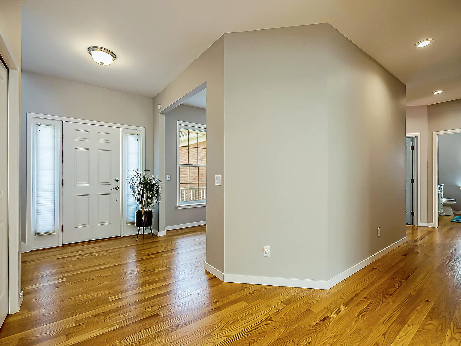5 bed, 3.5 bath, 3310 sqft, $3,950 — Photo 3