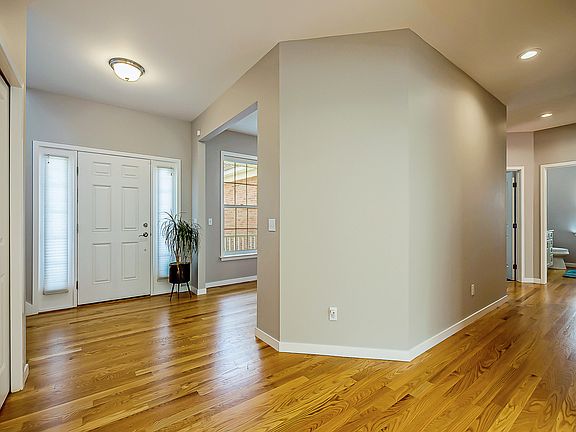3rd image of 348 Sedgewood Ln