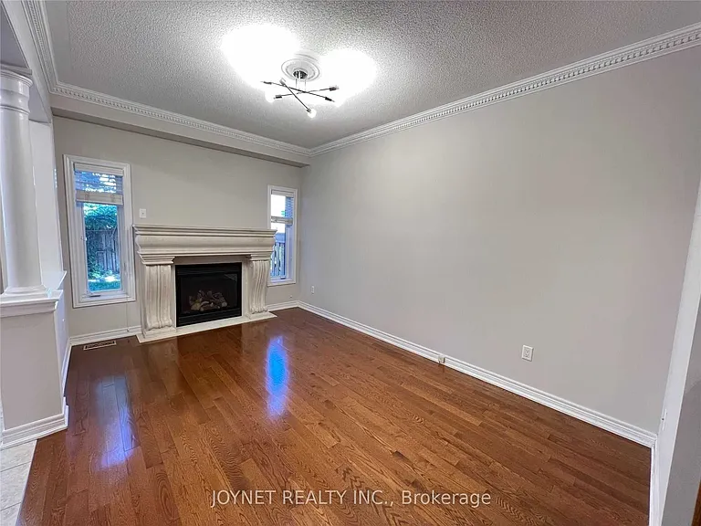 269 Lauderdale Dr — Photo 4