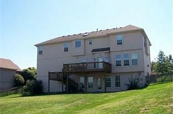 3rd image of 1212 SW Foxtail Dr