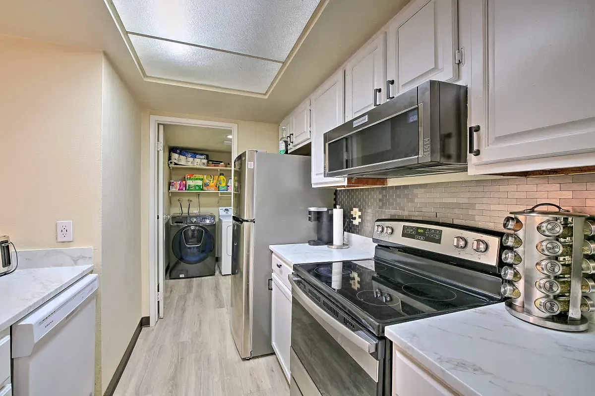 611 SW 5th Ct — Photo 2