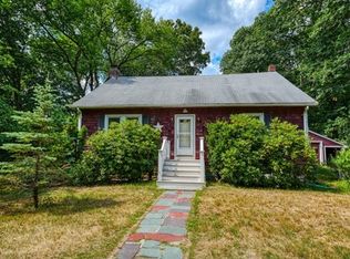 28 Locust St, Burlington, MA 01803
