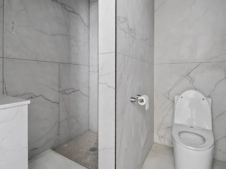 402 Crown St — Photo 22
