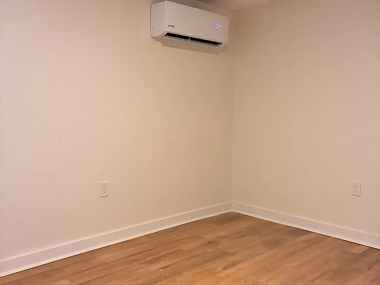 844 Tyler St #1 — Photo 6