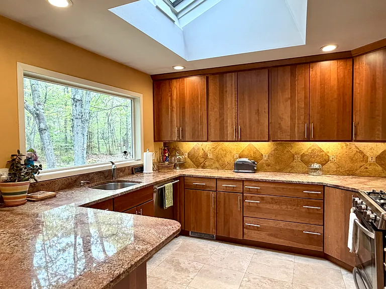 18 Hay Beach Rd — Photo 2