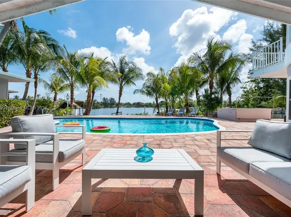 2500 NE 199th St, Miami, FL 33180