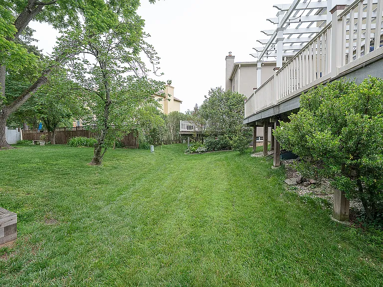 10 Hansen Ct — Photo 37